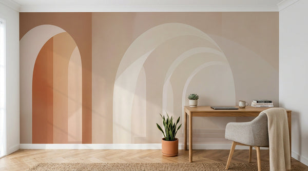Bureau à domicile avec papier peint panoramique sur mesure : arches Bauhaus beige sur le mur face au plan de travail