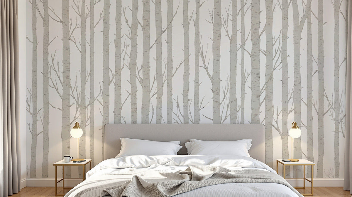 Chambre avec papier peint bouleau sur mesure : troncs blancs fins et serrés derrière la tête de lit