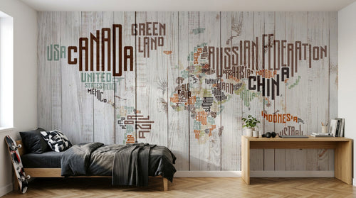 Design SL0067 — Papier peint Carte typographique noms pays fond bois — Novomur