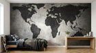 Design ZX0129 — Papier peint Carte monde noire fond grunge gris — Novomur