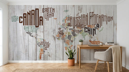 Design SL0067 — Papier peint Carte typographique noms pays fond bois — Novomur