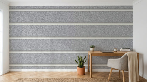 Design ZX0592 — Papier peint Bandes horizontales blanches gris texturees — Novomur