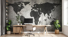 Design ZX0129 — Papier peint Carte monde noire fond grunge gris — Novomur