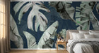 Design SL0396 — Papier peint Monstera bananier fond bleu marine — Novomur