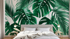 Design L0859 — Papier peint Monstera et palmes vert eclatant fond blanc — Novomur
