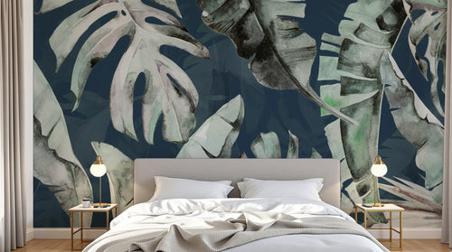 Design SL0396 — Papier peint Monstera bananier fond bleu marine — Novomur