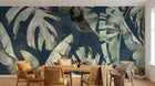 Design SL0396 — Papier peint Monstera bananier fond bleu marine — Novomur
