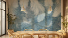 Design SL0331 — Papier peint Plumes blanches fond bleu pastel — Novomur