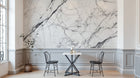 Design SL0394 — Papier peint Marbre Carrara blanc veines grises classique — Novomur