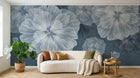 Design SL0300 — Papier peint Grandes fleurs blanches lumineuses bleu sombre — Novomur
