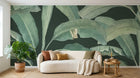 Design SL0739 — Papier peint Bananier vert pale fond vert sombre — Novomur